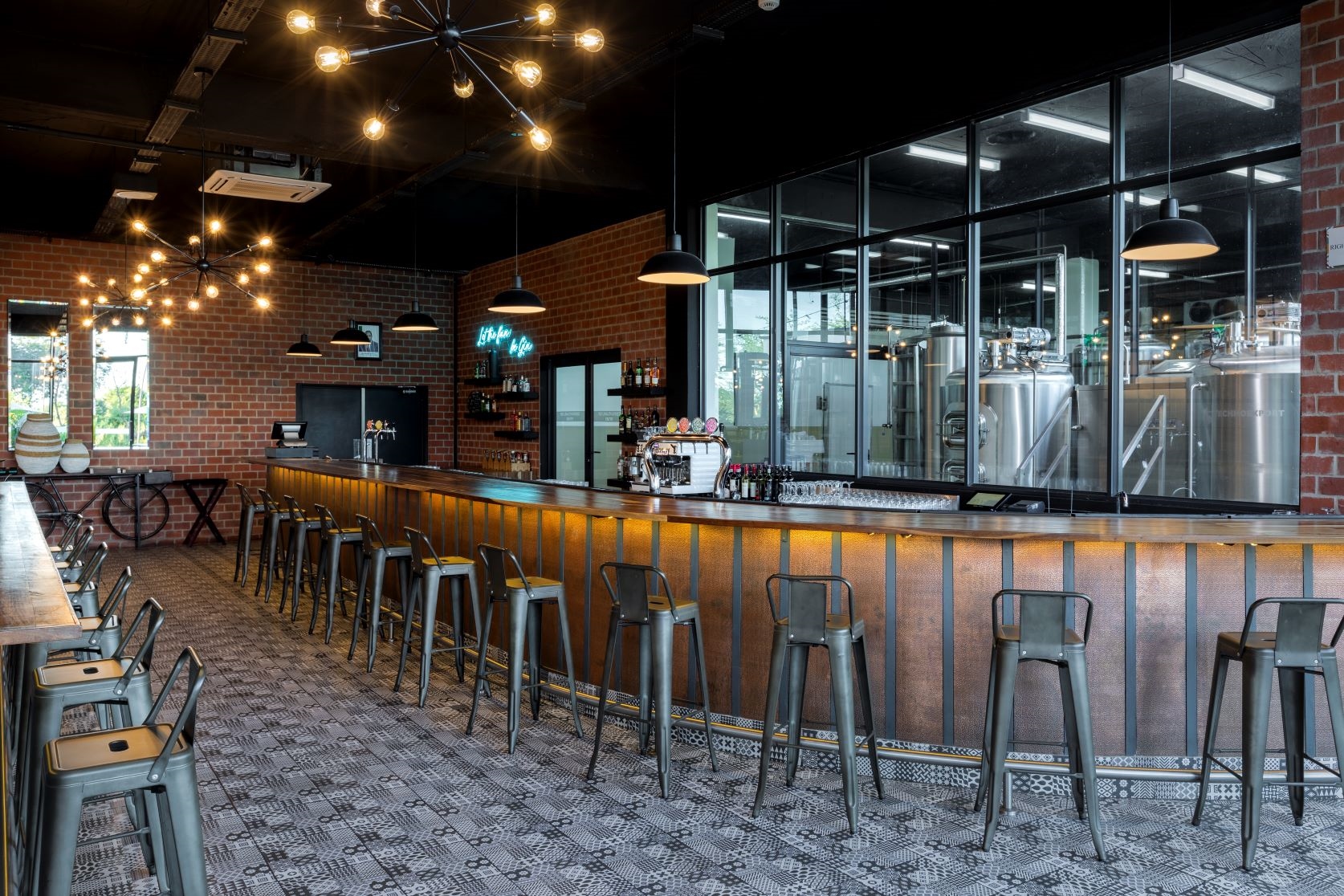 Equipo artesanal de producción de cerveza y mezcal